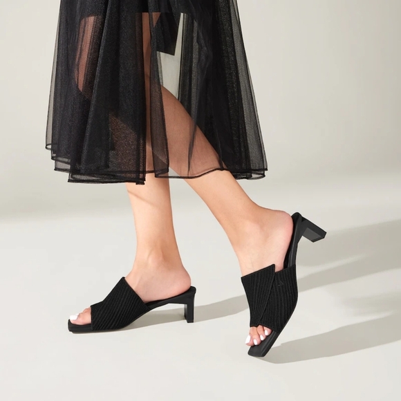 Vivaia Black Square Toe Sandals Pro Jade sz EU 39 - Picture 1 of 8